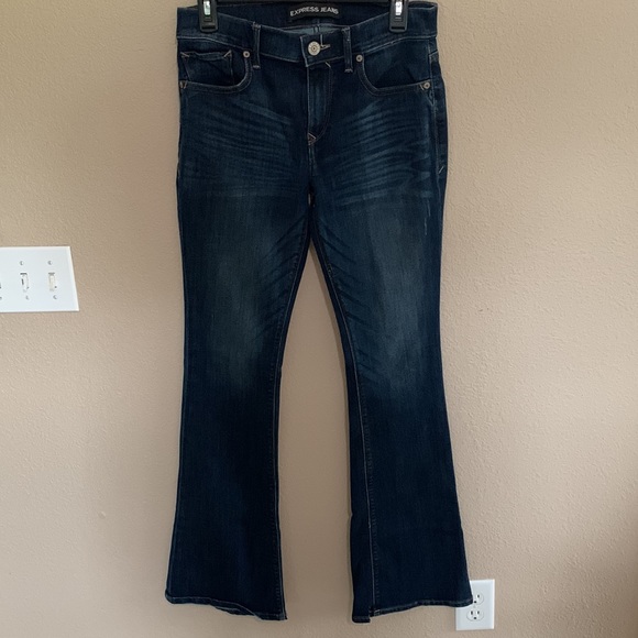 Express slim flare jeans in a size 6 - Picture 2 of 7